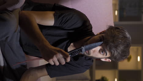 Vertical-video-of-Psycho-man-holding-the-knife-to-the-camera.